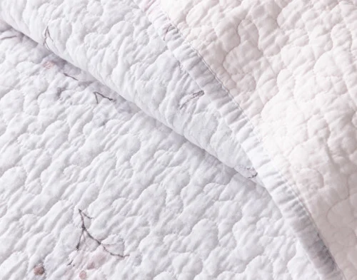 Folded edge on our Blossom Cotton Quilt Set to show its two sides together.