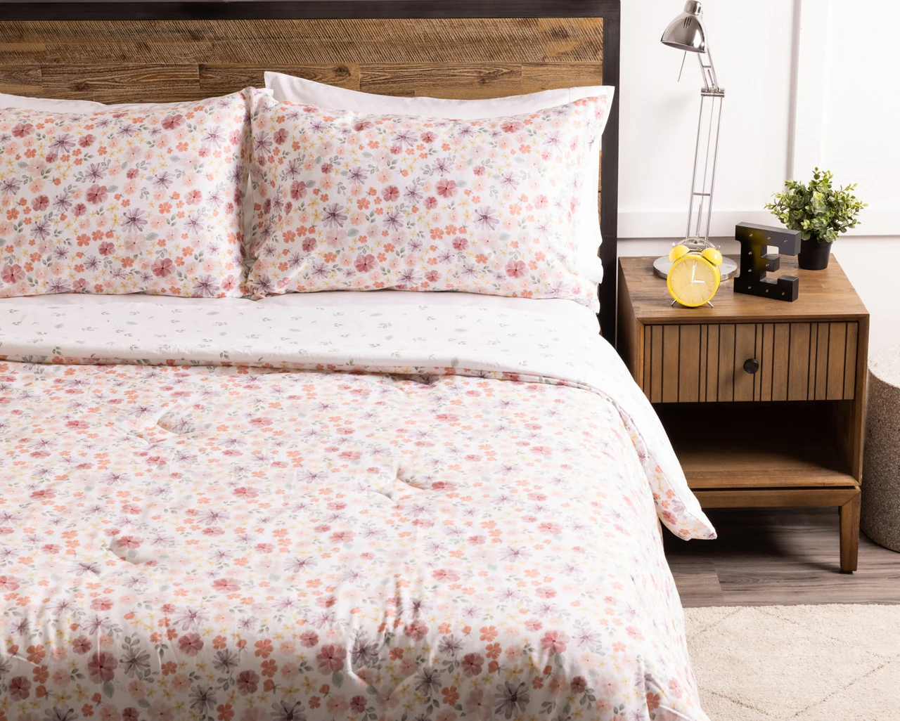 Front view of our Poppy Kids' Bamboo Cotton Comforter Set.