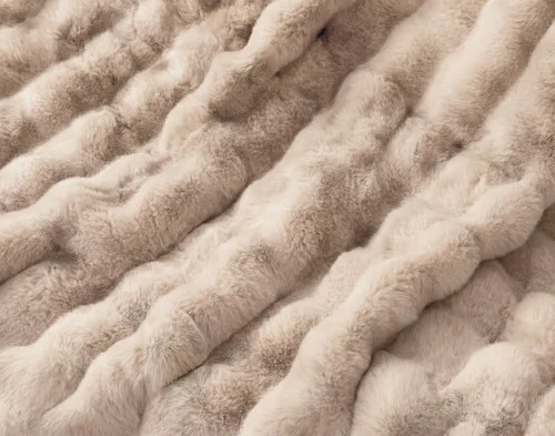 Close up on the surface of our Bubble Faux Fur Throw in Champagne.