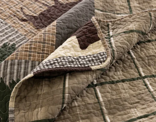 Close up on the folded surface of our Pineridge Cotton Quilt Set.