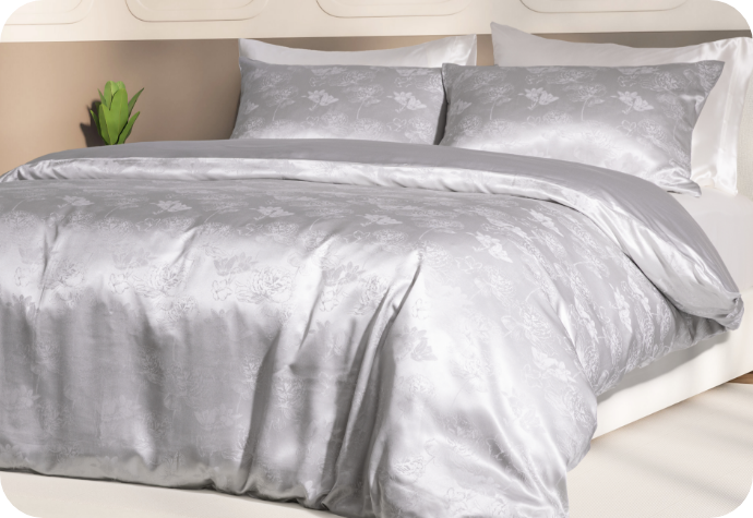 Luxury, made with Mulberry Silk A silver Mulberry Silk duvet cover dressing a queen bed.